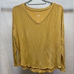 LIKE NEW GOLD LONG SLEEVE SHIRT